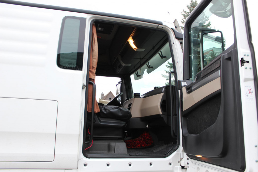 MAN TGX 510 XL Retarder Alufelgen Standklima 2 Tank - Cabeza tractora: foto 3 MAN TGX 510 XL Retarder Alufelgen Standklima 2 Tank - Cabeza tractora: foto 3