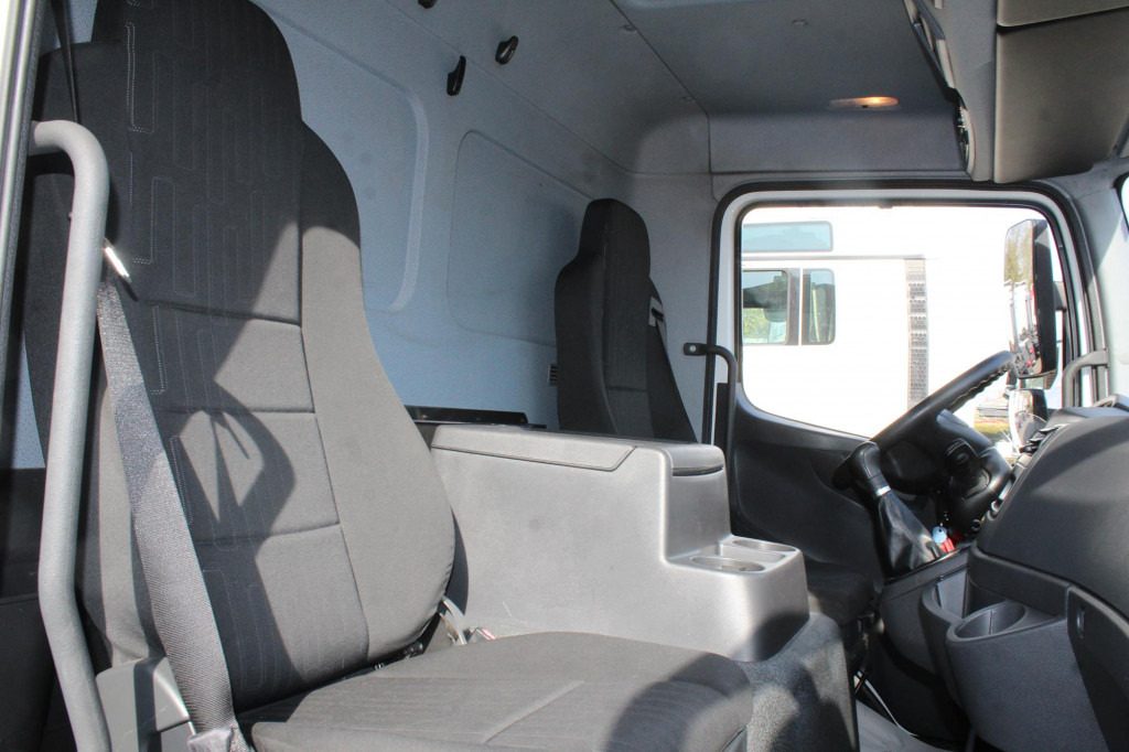 Mercedes-Benz Atego 1221 E6 Koffer Klima LDW Schalter LBW - Camión: foto 4 Mercedes-Benz Atego 1221 E6 Koffer Klima LDW Schalter LBW - Camión: foto 4