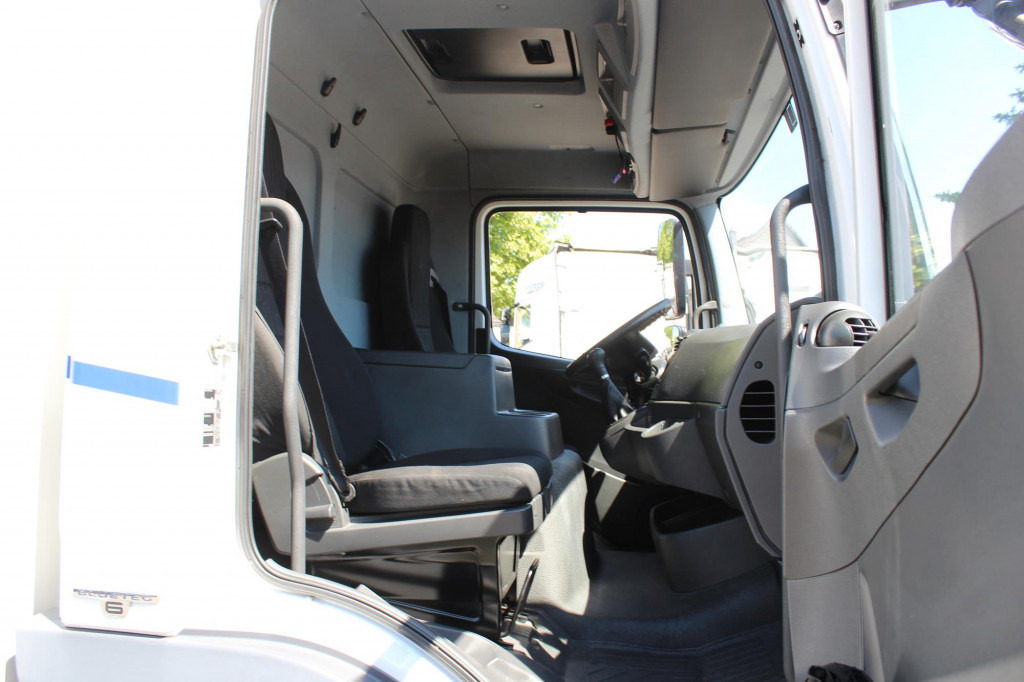 Mercedes-Benz Atego 1221 E6 Koffer Klima LDW Schalter LBW - Camión: foto 5 Mercedes-Benz Atego 1221 E6 Koffer Klima LDW Schalter LBW - Camión: foto 5