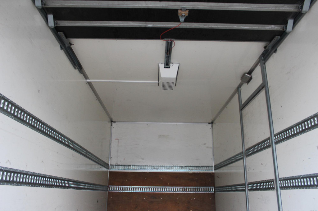 Mercedes-Benz Atego 916 Koffer LDW LBW NUR 98.597 km - Furgoneta: foto 3 Mercedes-Benz Atego 916 Koffer LDW LBW NUR 98.597 km - Furgoneta: foto 3