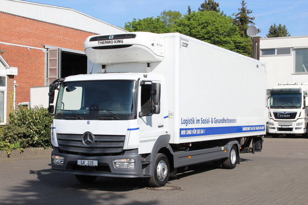 Mercedes-Benz Atego 1221 E6 TK T-800 R Strom Türen+LBW - Camión frigorífico: foto 1 Mercedes-Benz Atego 1221 E6 TK T-800 R Strom Türen+LBW - Camión frigorífico: foto 1