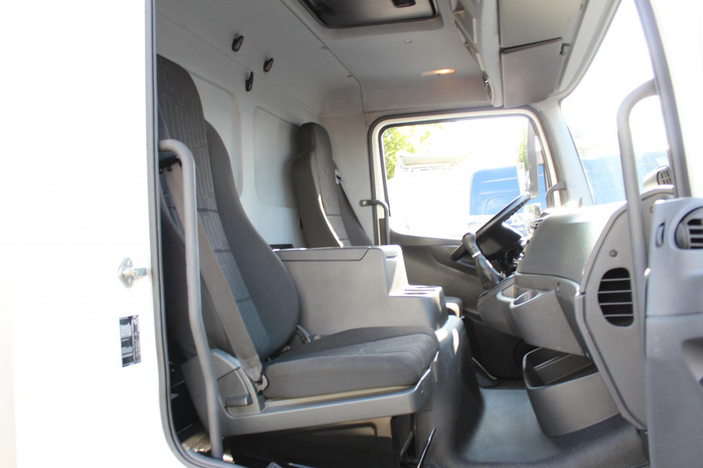 Mercedes-Benz Atego 818 E6 Koffer 6m Klima LDW Schalter LBW - Furgoneta caja cerrada: foto 3 Mercedes-Benz Atego 818 E6 Koffer 6m Klima LDW Schalter LBW - Furgoneta caja cerrada: foto 3