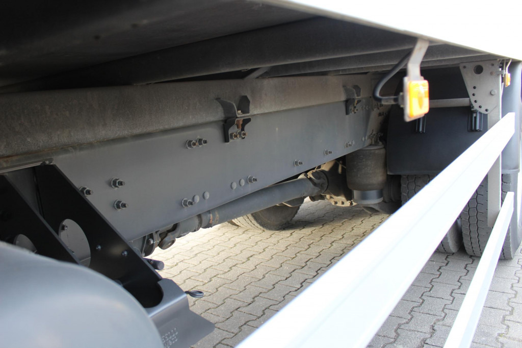 Camión caja cerrada Volvo FM 330 E6 Koffer 7,8m Klima LBW Liftachse: foto 6 Camión caja cerrada Volvo FM 330 E6 Koffer 7,8m Klima LBW Liftachse: foto 6