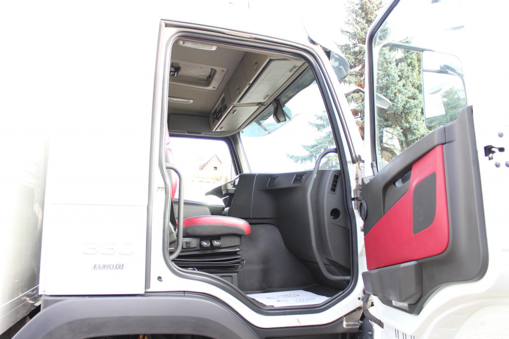 Camión caja cerrada Volvo FM 330 E6 Koffer 7,8m Klima LBW Liftachse: foto 7 Camión caja cerrada Volvo FM 330 E6 Koffer 7,8m Klima LBW Liftachse: foto 7