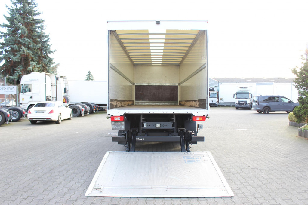 Camión caja cerrada Volvo FM 330 E6 Koffer 7,8m Klima LBW Liftachse: foto 13 Camión caja cerrada Volvo FM 330 E6 Koffer 7,8m Klima LBW Liftachse: foto 13