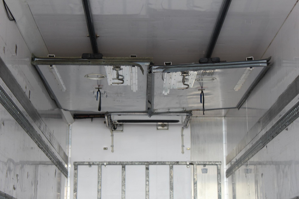 Volvo FM 420 E6 TK T-1200 Spect. Bi-Temp. Strom LBW TW - Camión frigorífico: foto 3 Volvo FM 420 E6 TK T-1200 Spect. Bi-Temp. Strom LBW TW - Camión frigorífico: foto 3