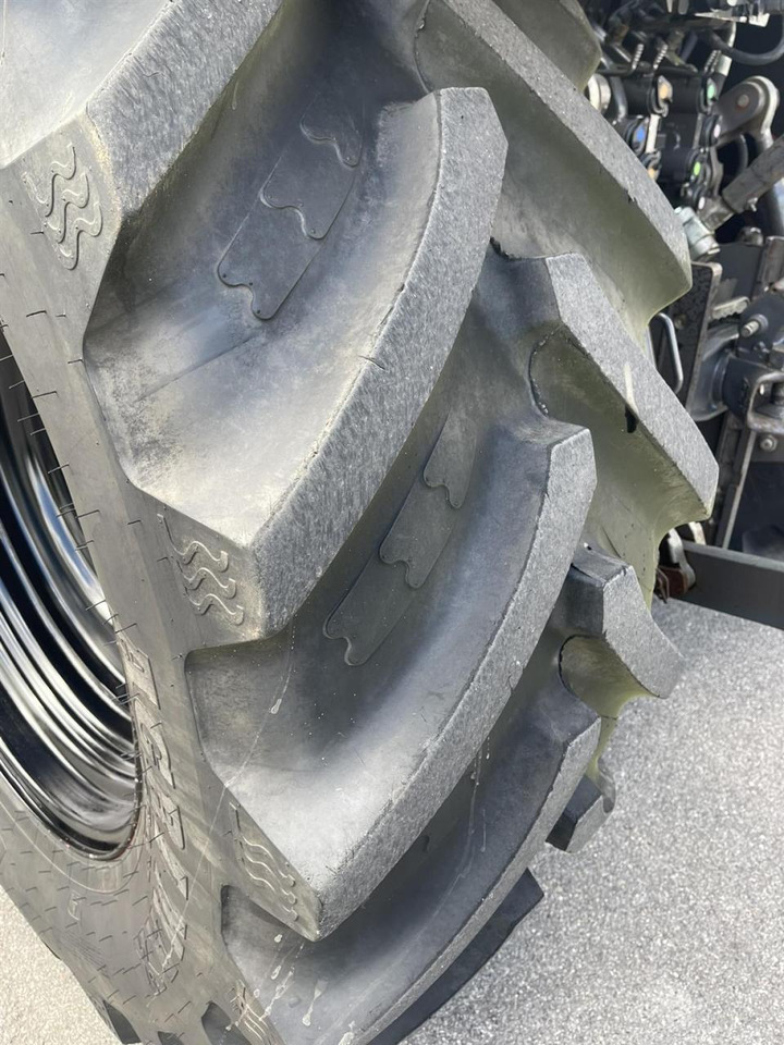 Tractor CLAAS Arion 530 CIS mit Frontlader, FKH und FZW: foto 10