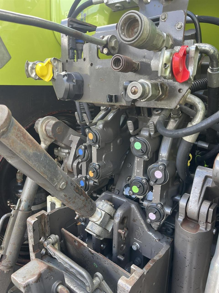 Tractor CLAAS Arion 530 CIS mit Frontlader, FKH und FZW: foto 13