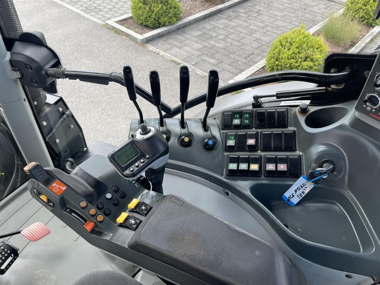 Tractor CLAAS Arion 530 CIS mit Frontlader, FKH und FZW: foto 15