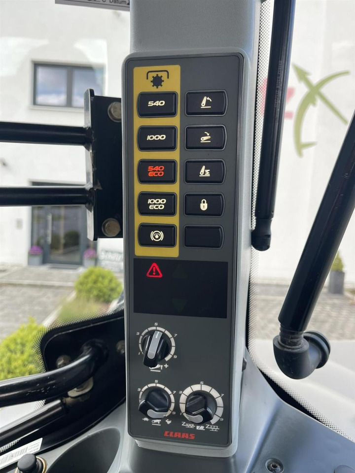Tractor CLAAS Arion 530 CIS mit Frontlader, FKH und FZW: foto 17