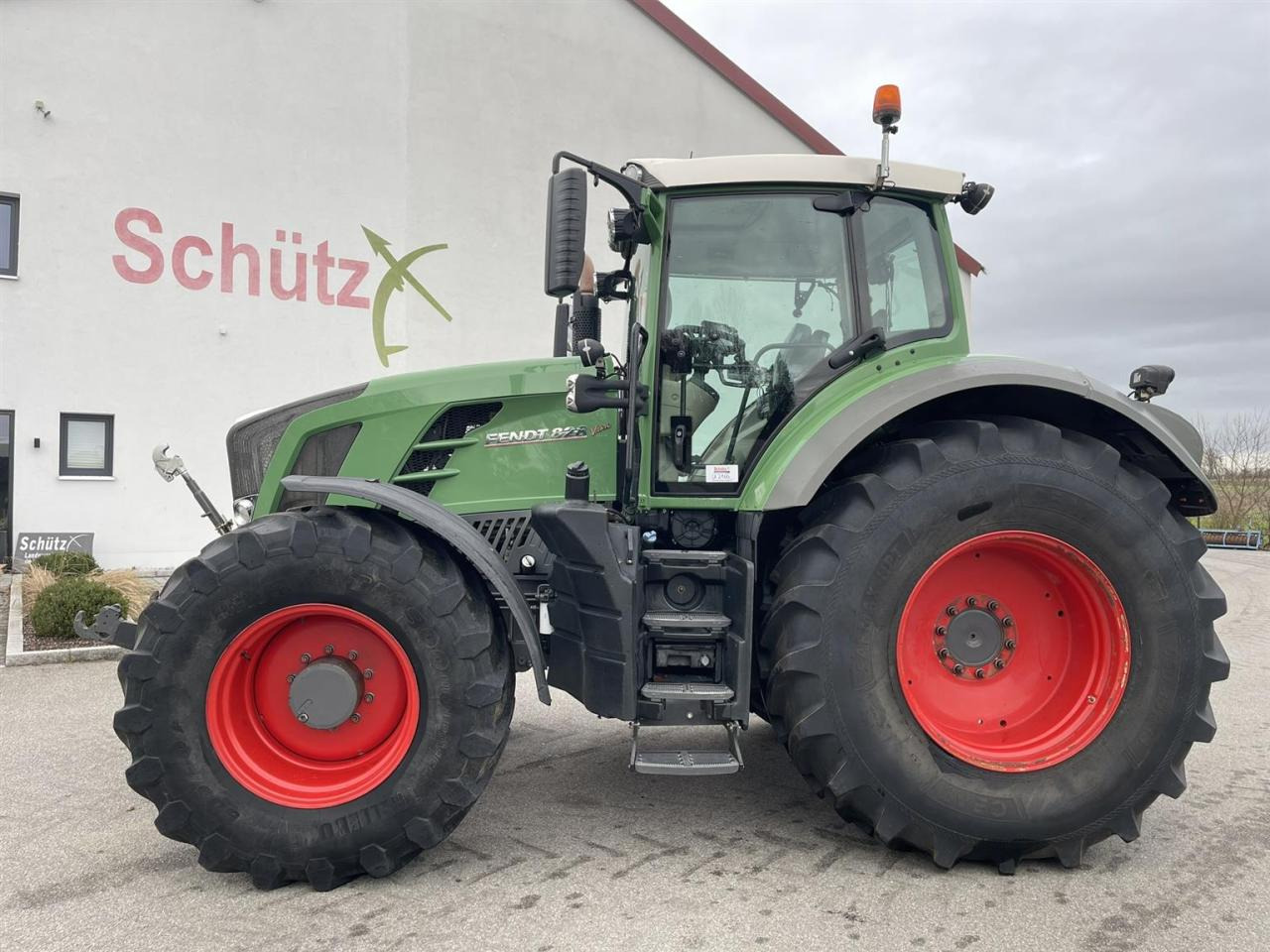 Fendt 828 Vario Profi Plus, GPS, FZW, 5DW, Baujahr 2014 - Tractor: foto 1 Fendt 828 Vario Profi Plus, GPS, FZW, 5DW, Baujahr 2014 - Tractor: foto 1