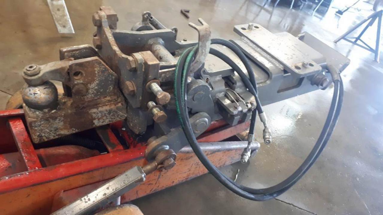 Fendt Hitch K80 ,Vario 718 - Acoplamiento rápido para Tractor: foto 2 Fendt Hitch K80 ,Vario 718 - Acoplamiento rápido para Tractor: foto 2