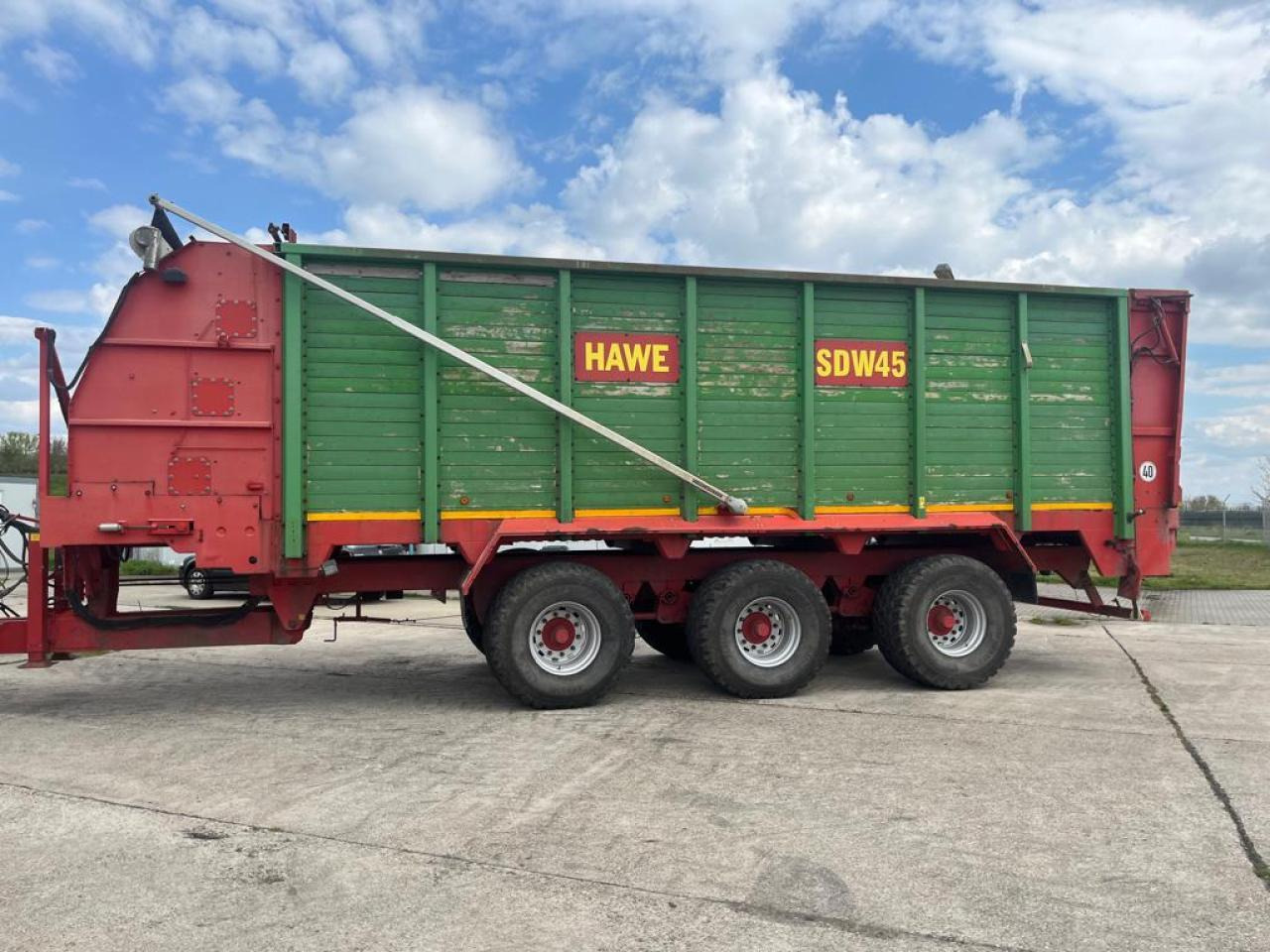 HAWE Tridem SDW 45T, Silagewagen, Baujahr 2011 - Remolque volquete agrícola: foto 1 HAWE Tridem SDW 45T, Silagewagen, Baujahr 2011 - Remolque volquete agrícola: foto 1