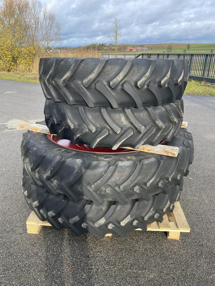 Fendt 820 724 Pflegebereifung 190cm Spur 320/90R32 340/85R48 - Implemento: foto 2 Fendt 820 724 Pflegebereifung 190cm Spur 320/90R32 340/85R48 - Implemento: foto 2