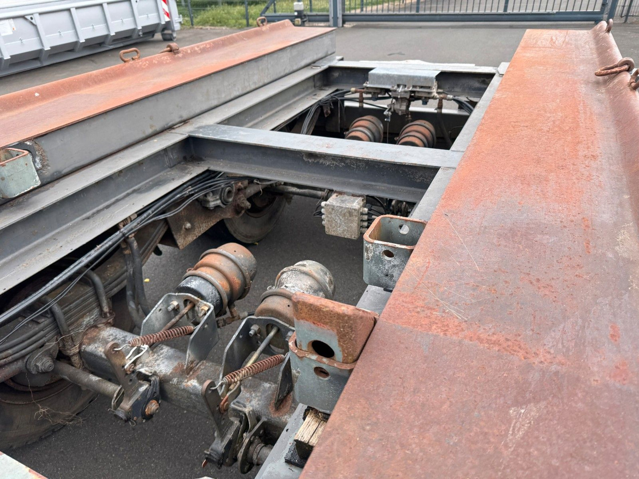 Hüffermann HMA 24.24 3- Achs- Blattfederung - Remolque multilift/ Portacontenedores de cadenas: foto 4 Hüffermann HMA 24.24 3- Achs- Blattfederung - Remolque multilift/ Portacontenedores de cadenas: foto 4