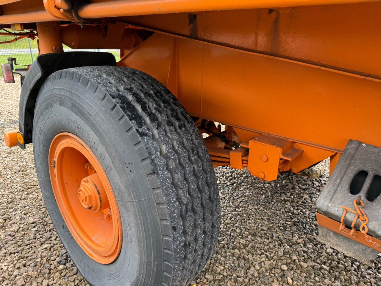 Kässbohrer 3 - Seiten Kipper Blattfederung + Zusatzaufbau - Remolque volquete: foto 4 Kässbohrer 3 - Seiten Kipper Blattfederung + Zusatzaufbau - Remolque volquete: foto 4