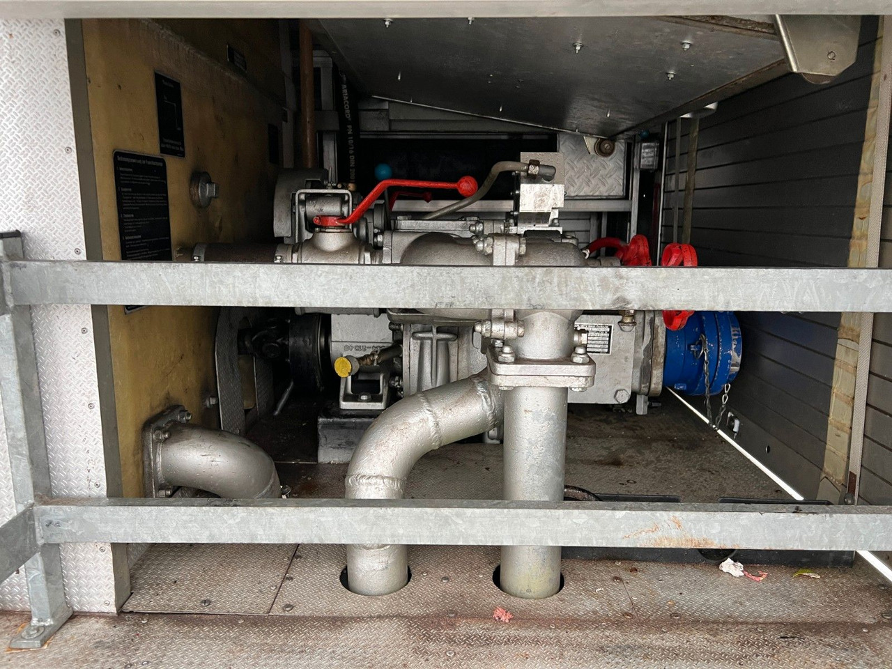 Mercedes-Benz 1019 4x4 Tanklöschfahrzeug Metz TLF 16 Mercedes-Benz 1019 4x4 Tanklöschfahrzeug Metz TLF 16 - Camión cisterna: foto 3 Mercedes-Benz 1019 4x4 Tanklöschfahrzeug Metz TLF 16 Mercedes-Benz 1019 4x4 Tanklöschfahrzeug Metz TLF 16 - Camión cisterna: foto 3