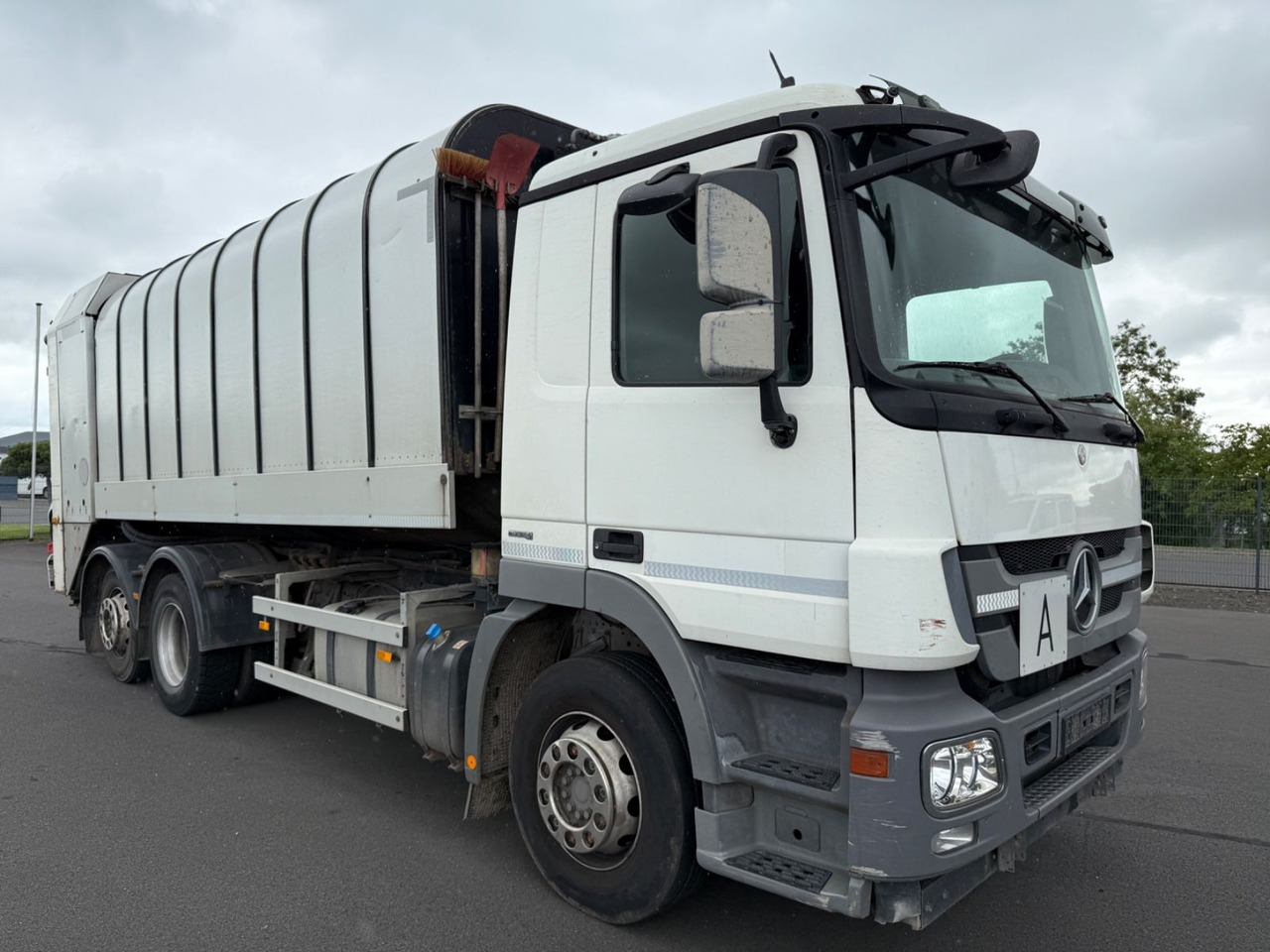 Mercedes-Benz Actros MP3 2532 6x2 Faun Rotorpress 521 - Camión de basura: foto 4 Mercedes-Benz Actros MP3 2532 6x2 Faun Rotorpress 521 - Camión de basura: foto 4