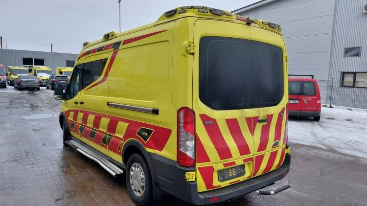 FORD TRANSIT 2,0TDI AMBULANCE KLIMA 1.2018 EURO 6, 3 UNITS  - Ambulancia: foto 2 FORD TRANSIT 2,0TDI AMBULANCE KLIMA 1.2018 EURO 6, 3 UNITS  - Ambulancia: foto 2
