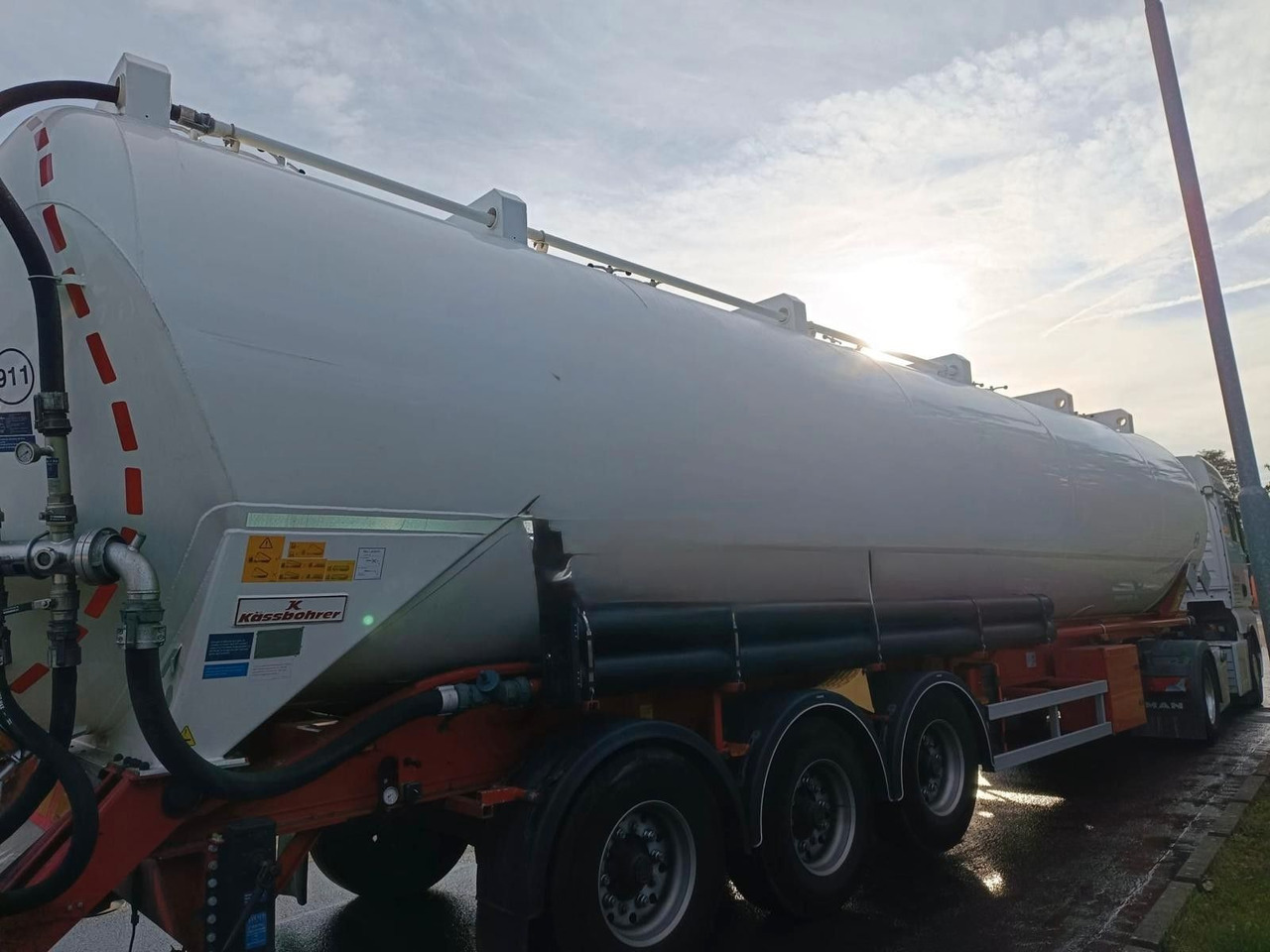 Semirremolque silo Kässbohrer Kippsilo 60m³ ADR: foto 6 Semirremolque silo Kässbohrer Kippsilo 60m³ ADR: foto 6