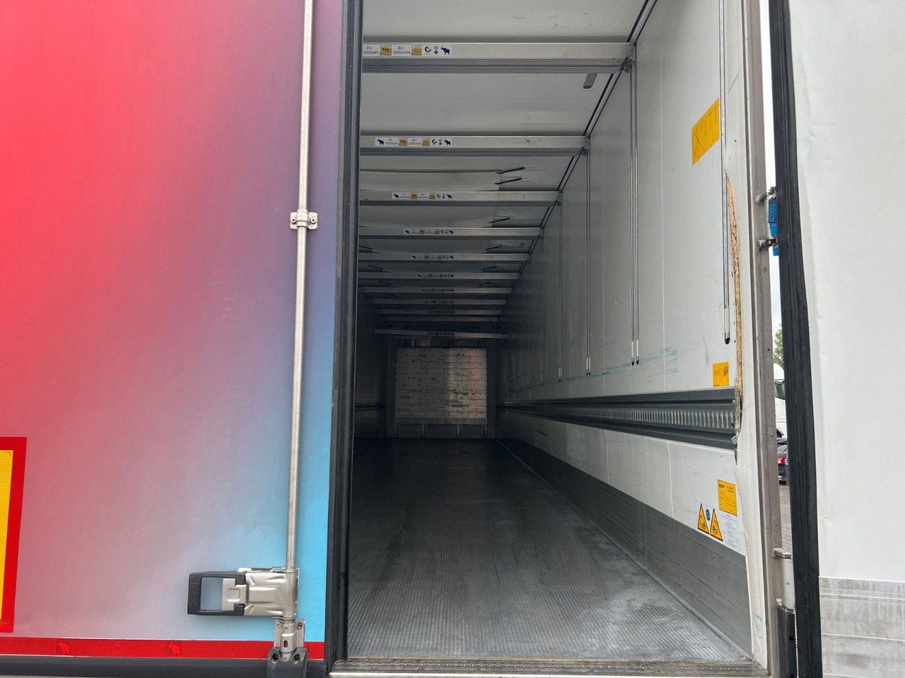 Schmitz Cargobull SKO 24/L - 13.4 FP TK SLXi 300; beschädigtes Fzg - Semirremolque frigorífico: foto 5 Schmitz Cargobull SKO 24/L - 13.4 FP TK SLXi 300; beschädigtes Fzg - Semirremolque frigorífico: foto 5