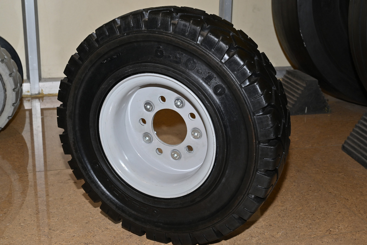 EuroSolid 7.00-12 - Rueda completa para Tractor de equipaje: foto 1 EuroSolid 7.00-12 - Rueda completa para Tractor de equipaje: foto 1