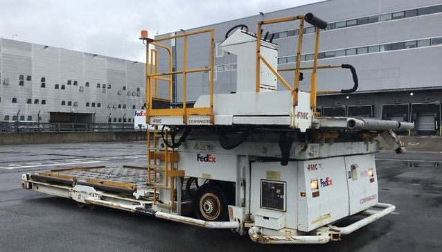 Lower Deck Loader FMC Commander 15 Wide - Cargadora de contenedores/ Palets: foto 2 Lower Deck Loader FMC Commander 15 Wide - Cargadora de contenedores/ Palets: foto 2