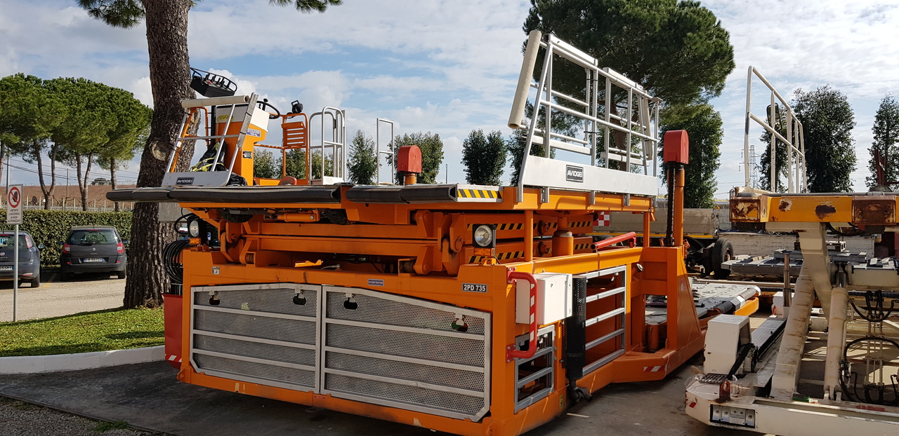 Main Deck Loader Aviogei 20 tons 2PU2000 - Cargadora de contenedores/ Palets: foto 1 Main Deck Loader Aviogei 20 tons 2PU2000 - Cargadora de contenedores/ Palets: foto 1