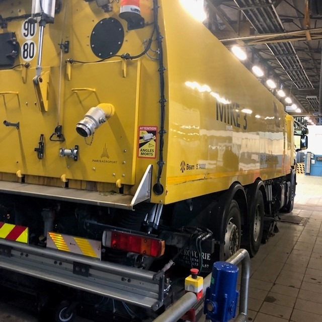 Runway Sweeper Johnston-Beam Scania P400 Model Beam S14000 - Barredora vial: foto 2 Runway Sweeper Johnston-Beam Scania P400 Model Beam S14000 - Barredora vial: foto 2