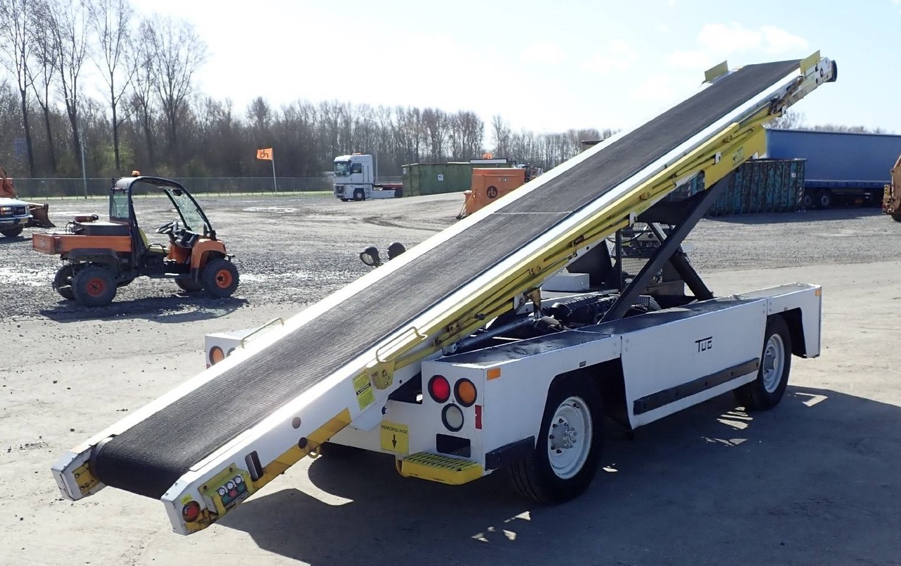 STEWART STEVENSON TUG Beltloader TUG 660-144 - Cargadora de banda: foto 4 STEWART STEVENSON TUG Beltloader TUG 660-144 - Cargadora de banda: foto 4