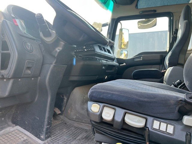 MAN TGA 26.440 .440 6x2 - Camión portacontenedore/ Intercambiable: foto 5 MAN TGA 26.440 .440 6x2 - Camión portacontenedore/ Intercambiable: foto 5