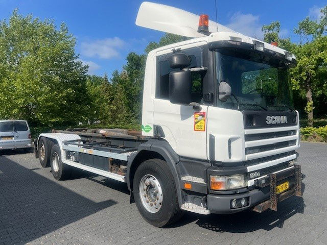 Scania P114-380 - Camión portacontenedore/ Intercambiable: foto 2 Scania P114-380 - Camión portacontenedore/ Intercambiable: foto 2