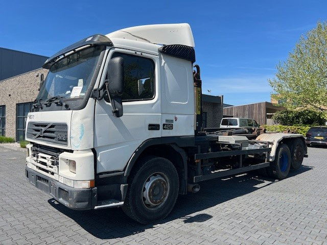 Volvo FM 12.420 FM12.420 6x2 - Camión chasis: foto 1 Volvo FM 12.420 FM12.420 6x2 - Camión chasis: foto 1