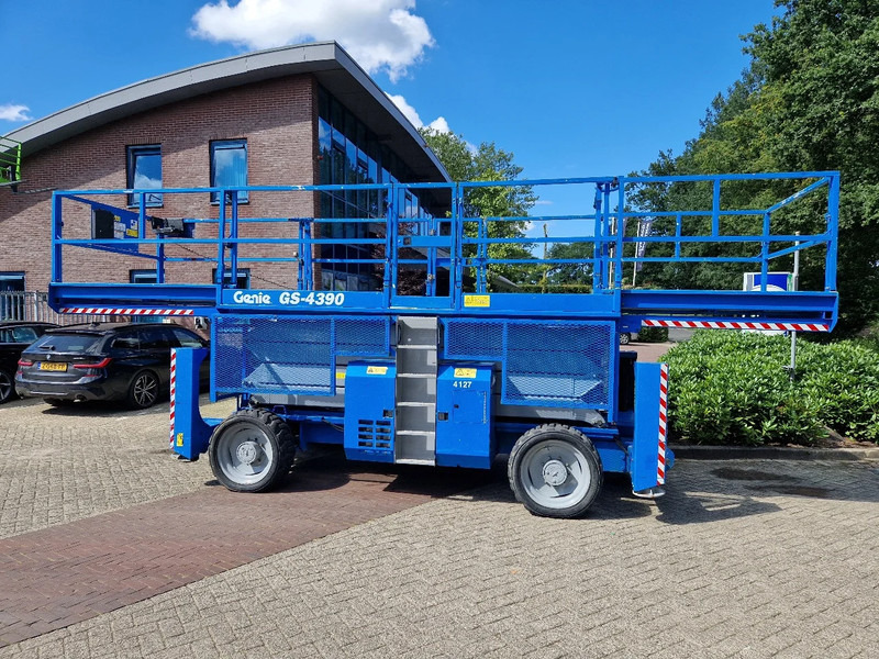 Genie GS-4390 (15,5 mtr werkhoogte) - Plataforma de tijeras: foto 2 Genie GS-4390 (15,5 mtr werkhoogte) - Plataforma de tijeras: foto 2