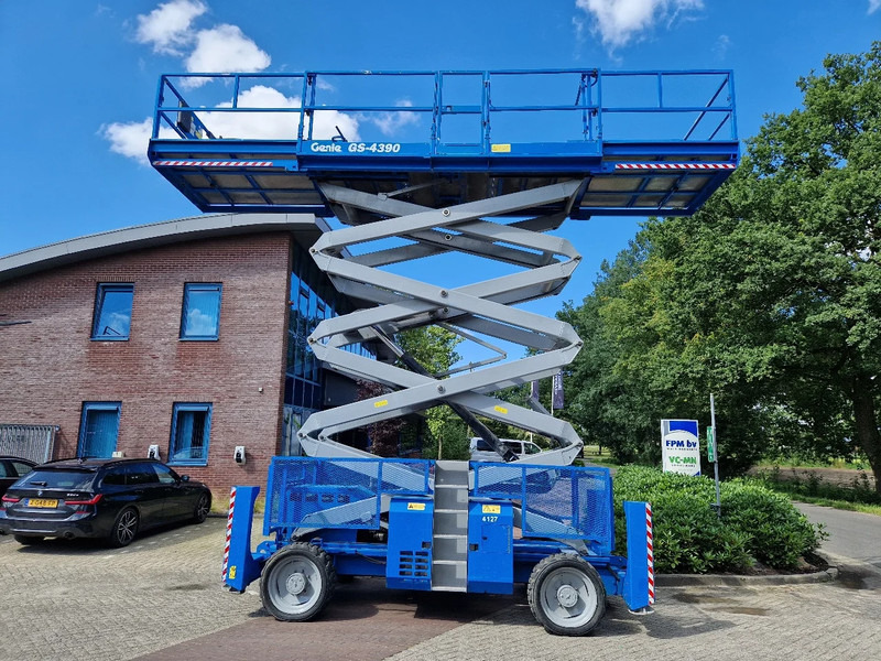 Genie GS-4390 (15,5 mtr werkhoogte) - Plataforma de tijeras: foto 3 Genie GS-4390 (15,5 mtr werkhoogte) - Plataforma de tijeras: foto 3