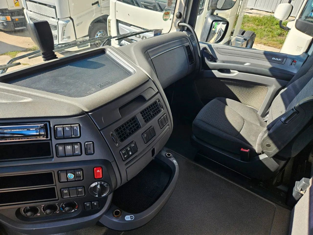 Cabeza tractora DAF XF 460 SSC Retarder Standklima: foto 10