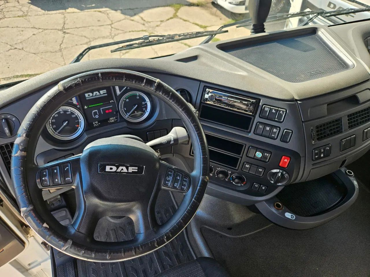 Cabeza tractora DAF XF 460 SSC Retarder Standklima: foto 9