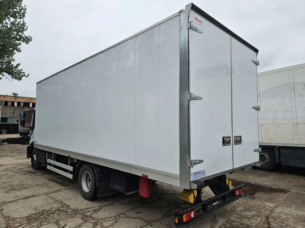 Iveco EuroCargo 120 - 210 BOX 12t Only 7554 km - Camión caja cerrada: foto 4 Iveco EuroCargo 120 - 210 BOX 12t Only 7554 km - Camión caja cerrada: foto 4