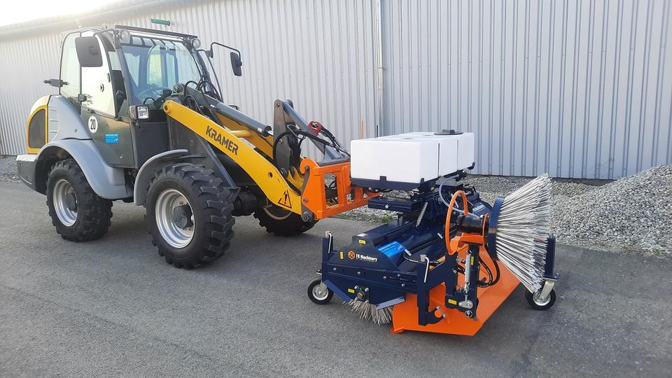 Kehrmaschine Kramer 1,2, 1,5, 1,8 2,3 2,8m Euro Radlader Hoflader - Barredora cucharón: foto 4 Kehrmaschine Kramer 1,2, 1,5, 1,8 2,3 2,8m Euro Radlader Hoflader - Barredora cucharón: foto 4