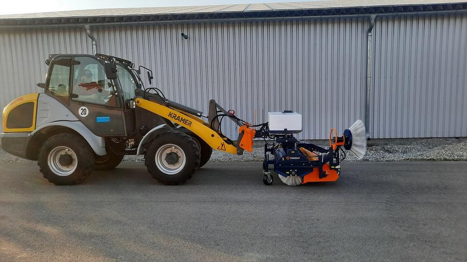 Kehrmaschine Kramer 1,2, 1,5, 1,8 2,3 2,8m Euro Radlader Hoflader - Barredora cucharón: foto 3 Kehrmaschine Kramer 1,2, 1,5, 1,8 2,3 2,8m Euro Radlader Hoflader - Barredora cucharón: foto 3