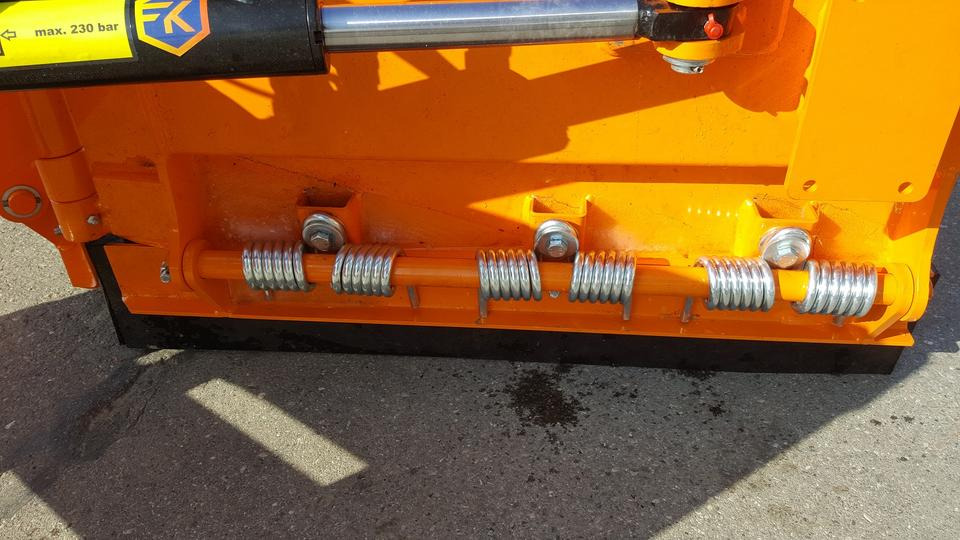 Schneeschild Vario 1,8m Schlepper Radlader Hoflader Kramer - Cuchilla quitanieves: foto 5 Schneeschild Vario 1,8m Schlepper Radlader Hoflader Kramer - Cuchilla quitanieves: foto 5