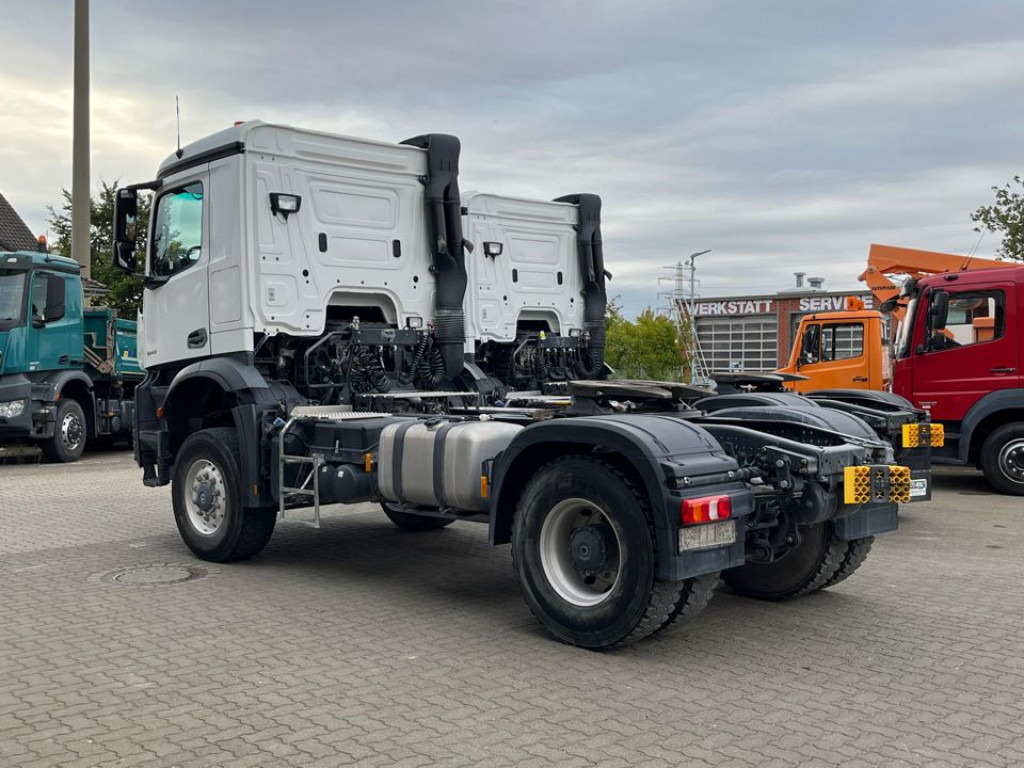 MERCEDES-BENZ Arocs 2043 AS 4x4 SZM nur 133TKM ! Kipphydraulik - Cabeza tractora: foto 4 MERCEDES-BENZ Arocs 2043 AS 4x4 SZM nur 133TKM ! Kipphydraulik - Cabeza tractora: foto 4