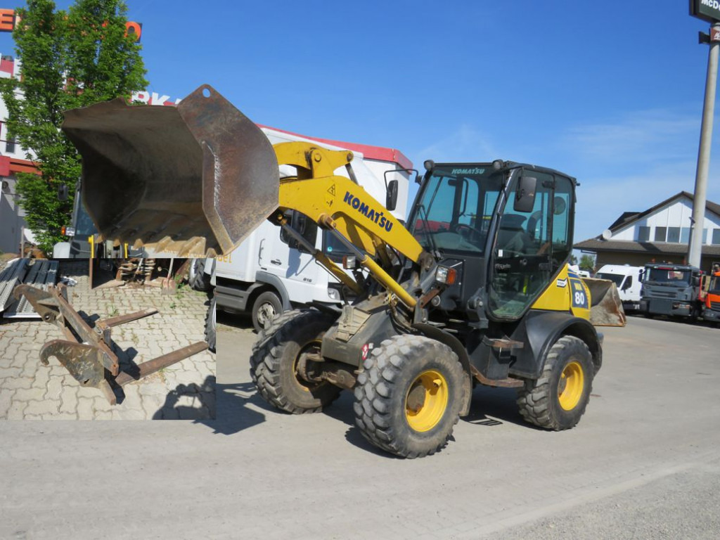KOMATSU HANOMAG Radlader WA 80 - 6 Radlader - Cargadora de ruedas: foto 1 KOMATSU HANOMAG Radlader WA 80 - 6 Radlader - Cargadora de ruedas: foto 1