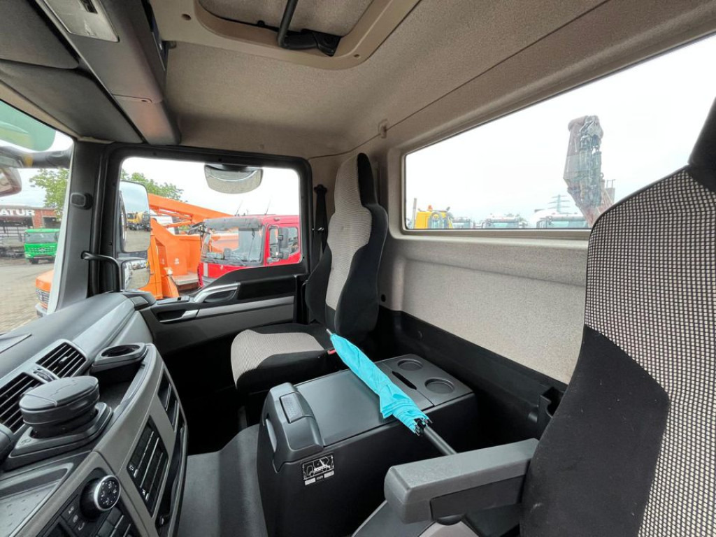 MAN TG-M 18.320 4x2 Absetzkipper Meiller, Funk - Camión portacontenedor de cadenas: foto 2 MAN TG-M 18.320 4x2 Absetzkipper Meiller, Funk - Camión portacontenedor de cadenas: foto 2