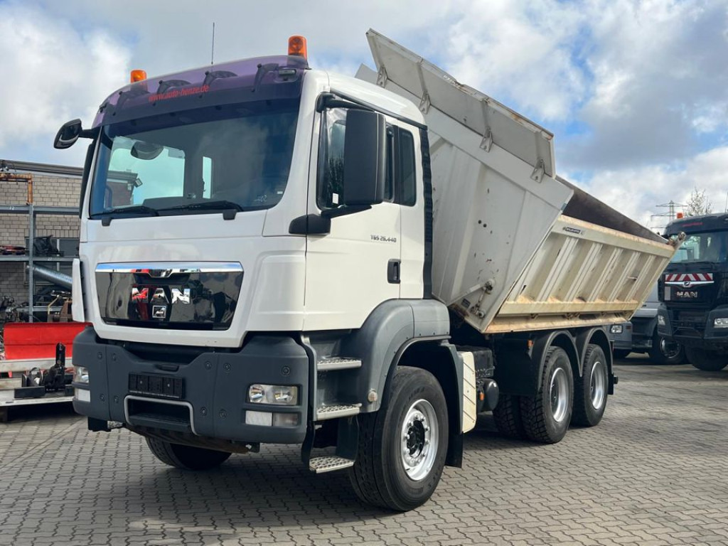 MAN TG-S 26.440 6x4 BB 3-Achs Kipper Schalter - Camión volquete: foto 1 MAN TG-S 26.440 6x4 BB 3-Achs Kipper Schalter - Camión volquete: foto 1