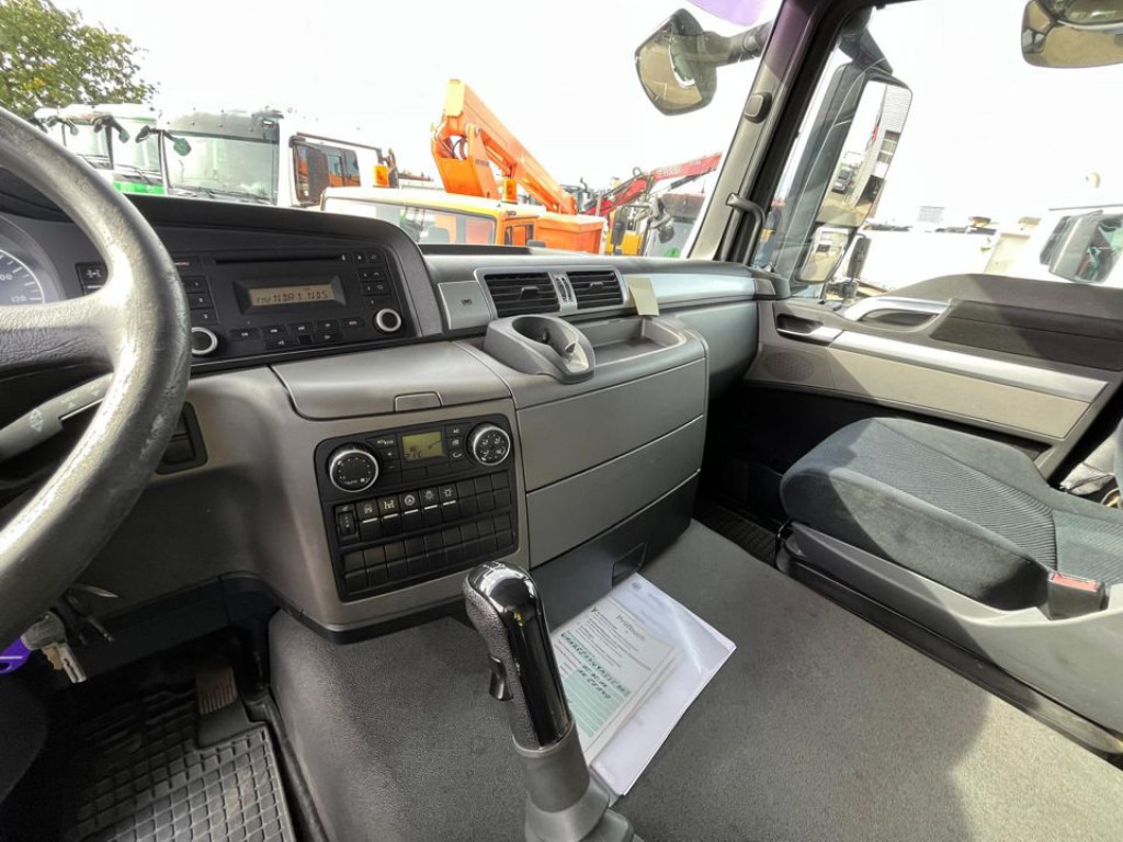 Camión volquete MAN TG-S 26.440 6x4 BB 3-Achs Kipper Schalter: foto 11