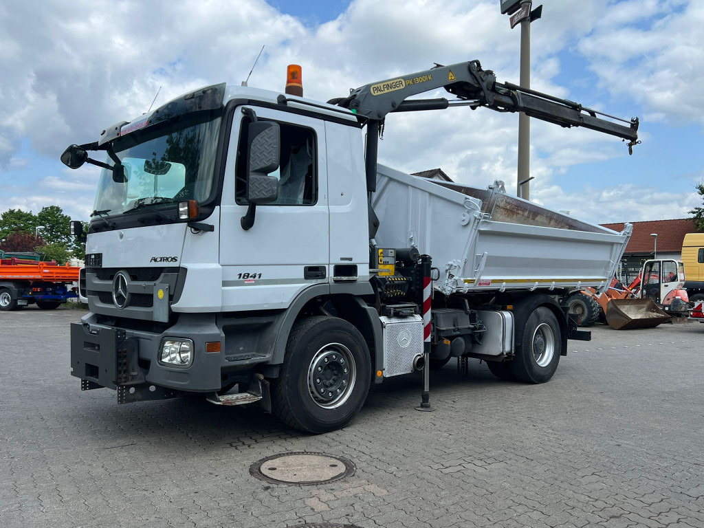 MERCEDES-BENZ Actros 1841 K 2-Achs Kipper Kran Funk 2xhydr+Greifer - Camión volquete, Camión grúa: foto 1 MERCEDES-BENZ Actros 1841 K 2-Achs Kipper Kran Funk 2xhydr+Greifer - Camión volquete, Camión grúa: foto 1