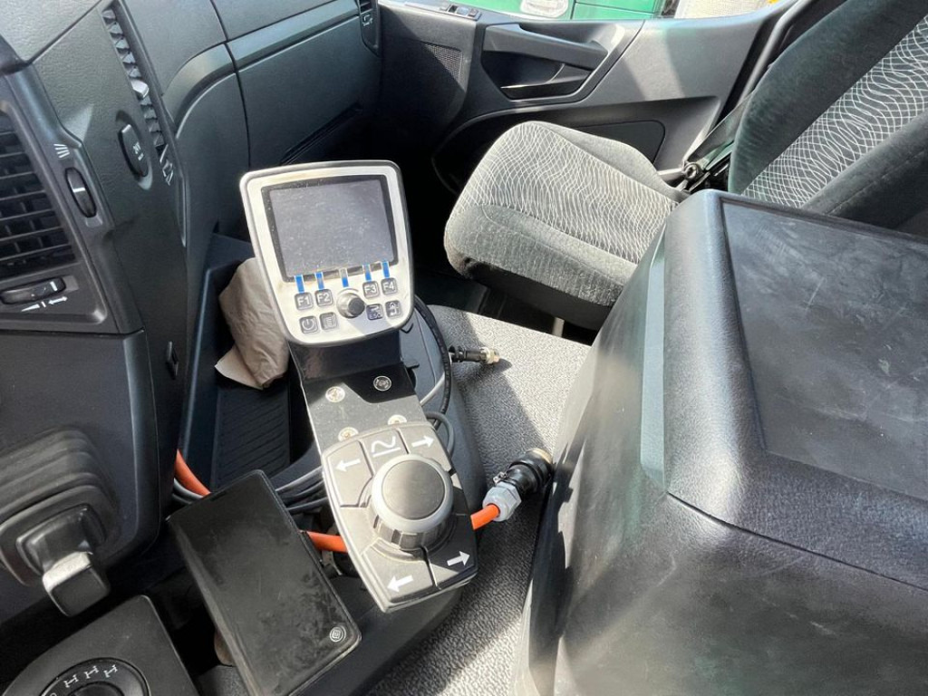 MERCEDES-BENZ Arocs 2135 AK 4x4 2-Achs Allradkipper Kommunalhydr. - Camión volquete: foto 2 MERCEDES-BENZ Arocs 2135 AK 4x4 2-Achs Allradkipper Kommunalhydr. - Camión volquete: foto 2