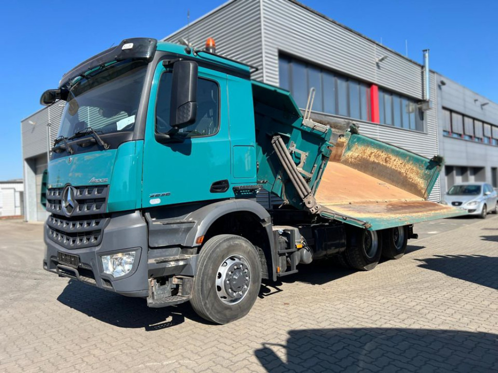 MERCEDES-BENZ Arocs 2636 6x6 HAD 3-Achs Allradkipper Meiller - Camión volquete: foto 1 MERCEDES-BENZ Arocs 2636 6x6 HAD 3-Achs Allradkipper Meiller - Camión volquete: foto 1