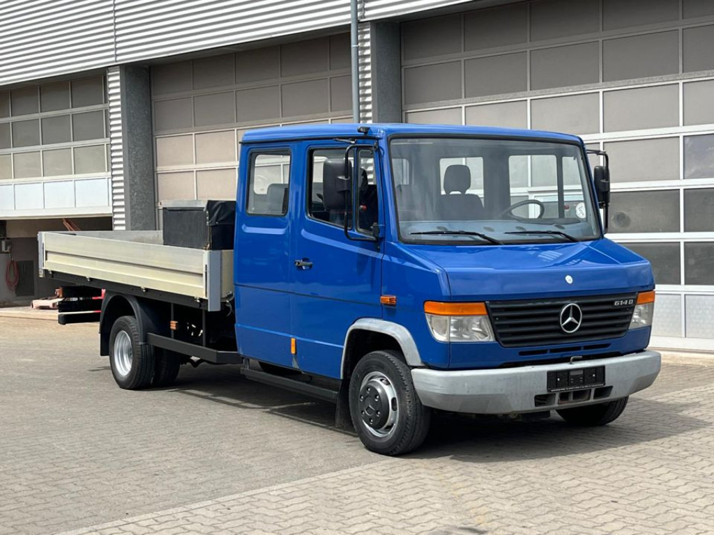 MERCEDES-BENZ Vario 614 D Pritsche Doppelkabine LKW Motor 4.3 Ltr. - Furgoneta caja abierta, Furgoneta combi: foto 2 MERCEDES-BENZ Vario 614 D Pritsche Doppelkabine LKW Motor 4.3 Ltr. - Furgoneta caja abierta, Furgoneta combi: foto 2